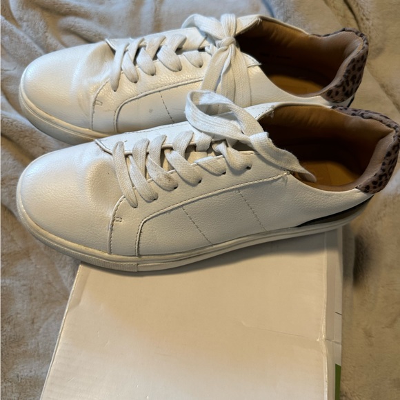 Woman’s Dolce Vita Fashion Shoe - Picture 1 of 5